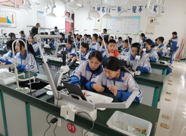 优化评价机制突出在教师教学评价中跨学科教学成果的权重